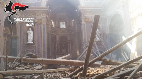 Crollo nella chiesa di San Giuseppe dei Falegnami a Roma