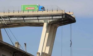 Crollo del ponte a Genova, Commissione Ue: la responsabilità è del concessionario
