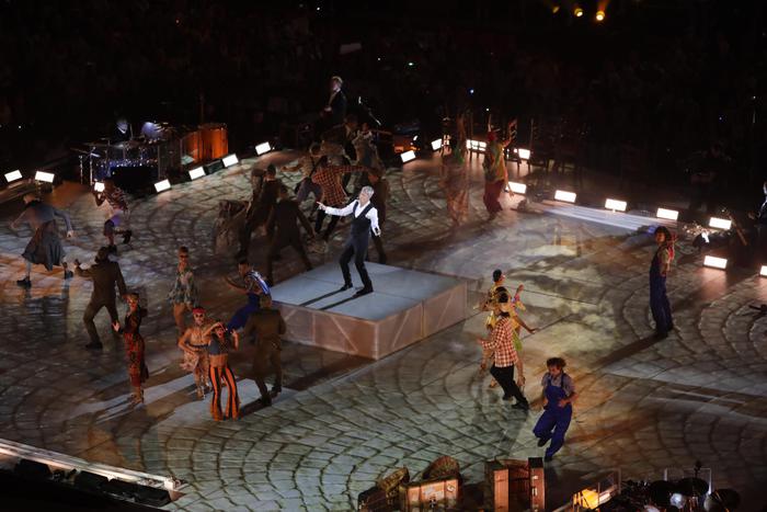 Tra circo e sogno, il divo Claudio Baglioni conquista l’Arena di Verona