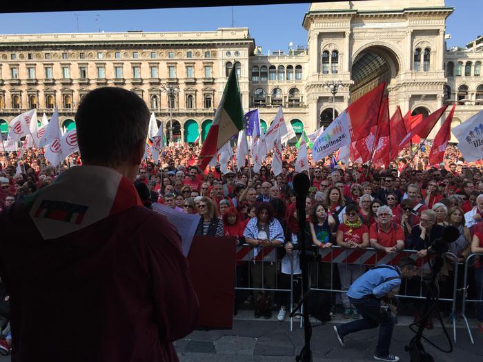 In migliaia in Duomo contro intolleranza