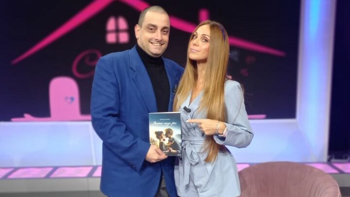 Giuseppe Cossentino presenta il romanzo ” Passioni Senza fine” nel salotto televisivo ” Casa Mariù” su Tele A