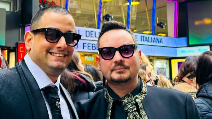 Giuseppe Cossentino e Nunzio Bellino, stelle di Sanremo 2024 tra smoking glitter e ricami gold indossano l’occhiale vip DStyle